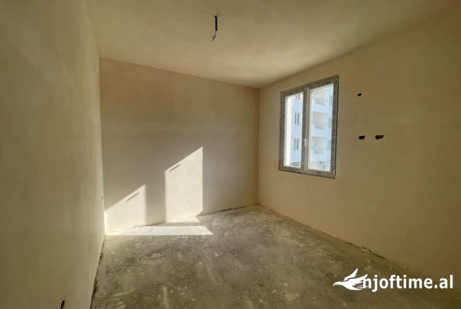 Shtepi ne shitje Apartament ne Durres, 2+1, Mobilimi Bosh, pa mobiluar, Pagesa 102,000  Euro.