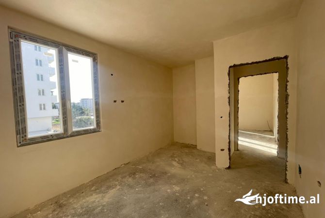 Shtepi ne shitje Apartament ne Durres, 2+1, Mobilimi Bosh, pa mobiluar, Pagesa 102,000  Euro.