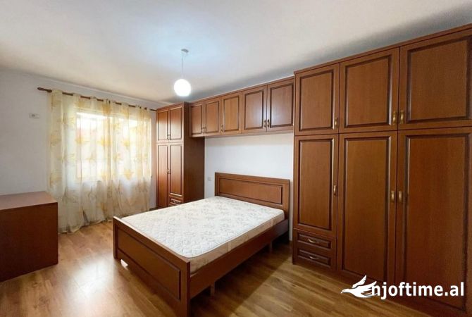 Shtepi me qera Apartament ne Tirane, 2+1, Mobilimi E mobiluar, Pagesa 500  Euro.