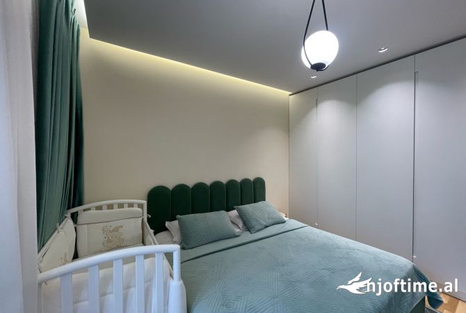 Shtepi ne shitje Apartament ne Tirane, 2+1, Mobilimi E mobiluar, Pagesa 249,000  Euro.