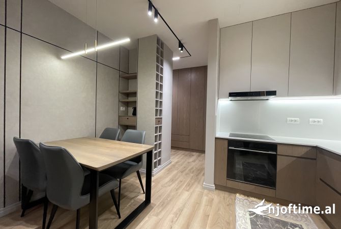 Shtepi me qera Apartament ne Tirane, 2+1, Mobilimi E mobiluar, Pagesa 800  Euro.