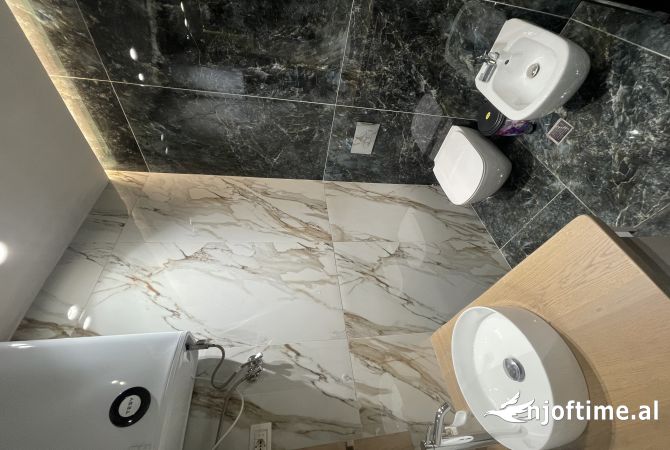 Shtepi me qera Apartament ne Tirane, 2+1, Mobilimi E mobiluar, Pagesa 800  Euro.
