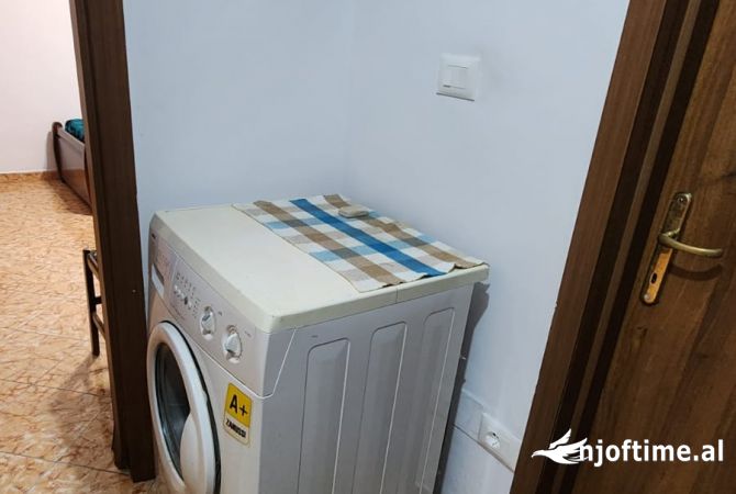 Shtepi me qera Apartament ne Tirane, 2+1, Mobilimi E mobiluar, Pagesa 500  Euro.