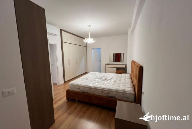 Shtepi me qera Apartament ne Tirane, 2+1, Mobilimi E mobiluar, Pagesa 1,200  Euro.