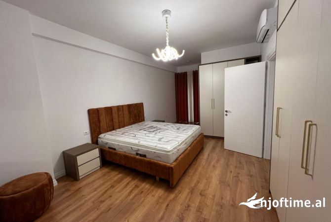 Shtepi me qera Apartament ne Tirane, 2+1, Mobilimi E mobiluar, Pagesa 1,200  Euro.