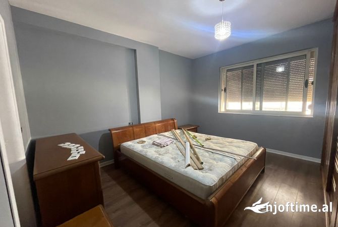 Shtepi ne shitje Apartament ne Tirane, 2+1, Mobilimi E mobiluar, Pagesa 135,000  Euro.