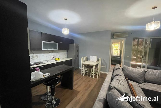 Shtepi ne shitje Apartament ne Tirane, 2+1, Mobilimi E mobiluar, Pagesa 135,000  Euro.
