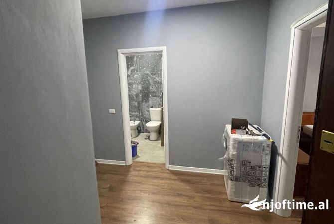 Shtepi ne shitje Apartament ne Tirane, 2+1, Mobilimi E mobiluar, Pagesa 135,000  Euro.