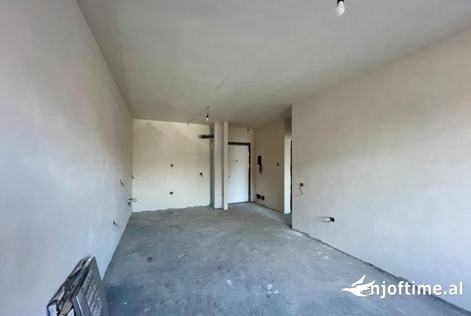 Shtepi ne shitje Apartament ne Tirane, 2+1, Mobilimi Bosh, pa mobiluar, Pagesa 160,000  Euro.