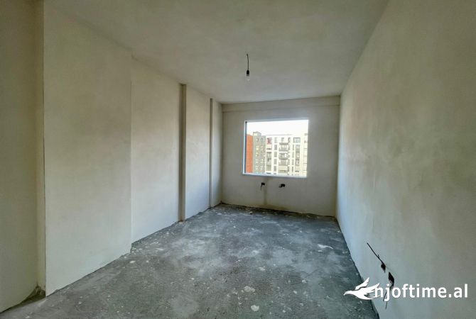Shtepi ne shitje Apartament ne Tirane, 2+1, Mobilimi Bosh, pa mobiluar, Pagesa 160,000  Euro.
