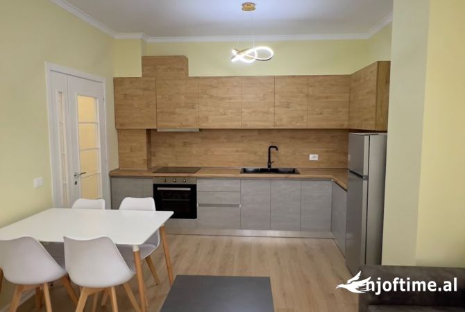 Shtepi me qera Apartament ne Tirane, 2+1, Mobilimi E mobiluar, Pagesa 550  Euro.