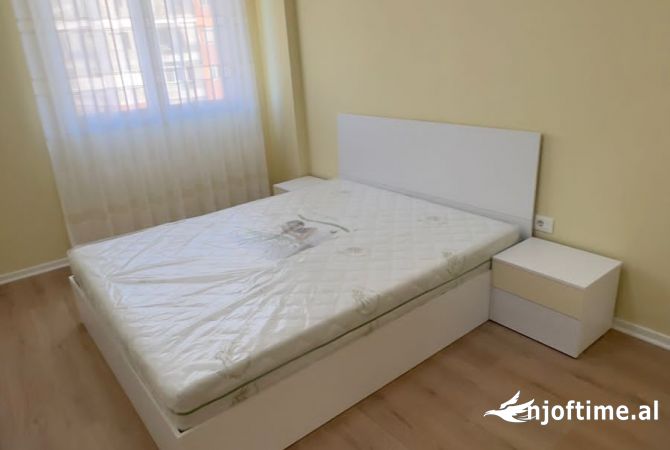 Shtepi me qera Apartament ne Tirane, 2+1, Mobilimi E mobiluar, Pagesa 550  Euro.