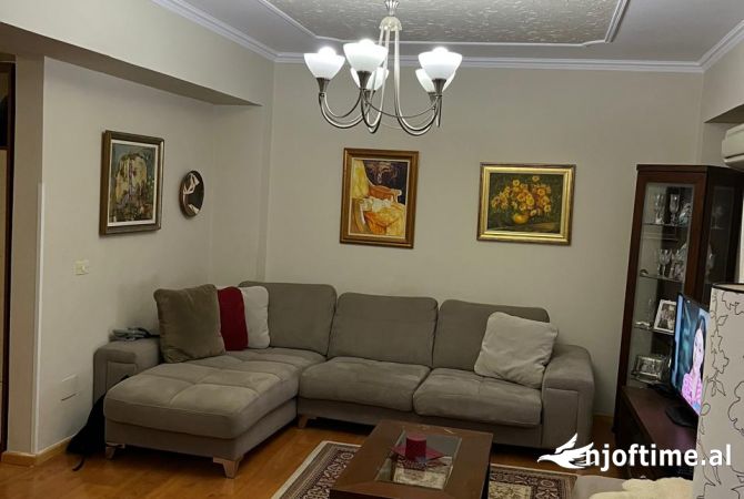 Shtepi me qera 2+1 ne Tirane - 800 Euro