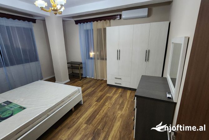 Shtepi me qera Apartament ne Tirane, 2+1, Mobilimi E mobiluar, Pagesa 650  Euro.