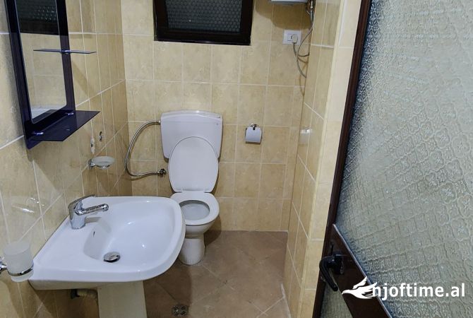 Shtepi me qera Apartament ne Tirane, 2+1, Mobilimi E mobiluar, Pagesa 650  Euro.