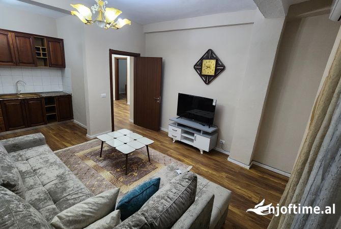 Shtepi me qera 2+1 ne Tirane - 650 Euro