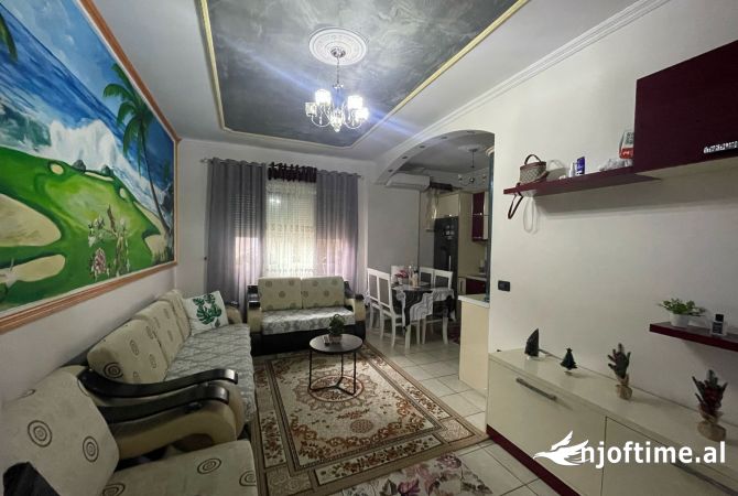 Shtepi ne shitje Apartament ne Tirane, 2+1, Mobilimi E mobiluar, Pagesa 125,000  Euro.
