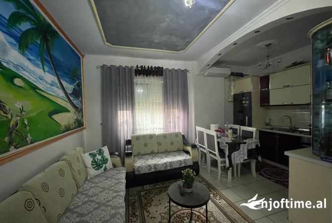 Shtepi ne shitje Apartament ne Tirane, 2+1, Mobilimi E mobiluar, Pagesa 125,000  Euro.