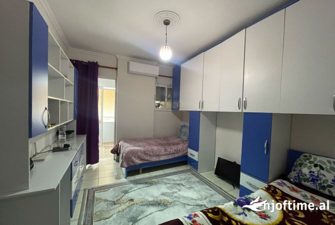 Shtepi ne shitje Apartament ne Tirane, 2+1, Mobilimi E mobiluar, Pagesa 125,000  Euro.