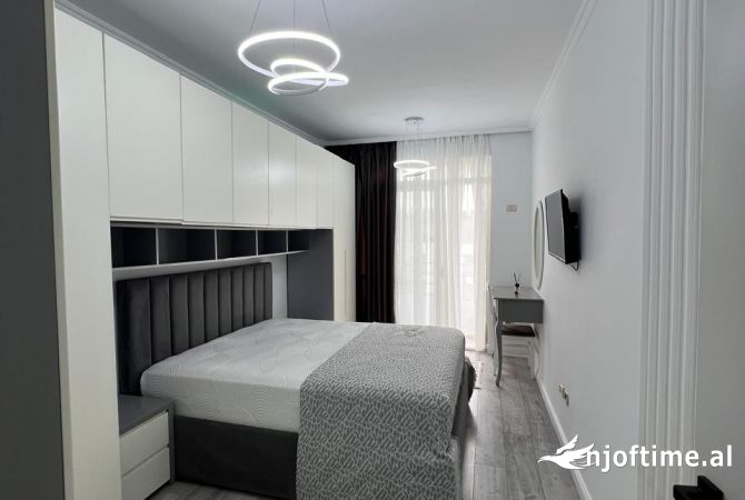 Shtepi ne shitje Apartament ne Tirane, 2+1, Mobilimi E mobiluar, Pagesa 133,000  Euro.