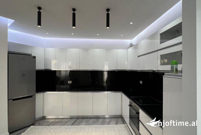 Shtepi ne shitje Apartament ne Tirane, 2+1, Mobilimi E mobiluar, Pagesa 133,000  Euro.