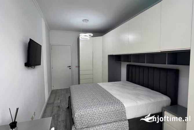 Shtepi ne shitje Apartament ne Tirane, 2+1, Mobilimi E mobiluar, Pagesa 133,000  Euro.