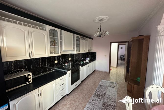 Shtepi me qera Apartament ne Tirane, 2+1, Mobilimi E mobiluar, Pagesa 600  Euro.