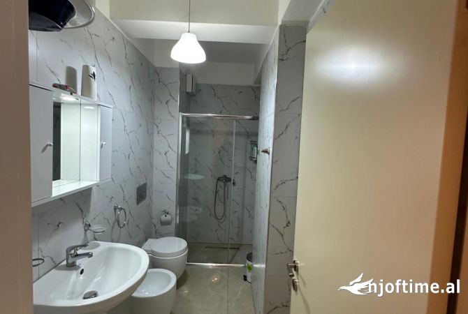Shtepi me qera Apartament ne Tirane, 1+1, Mobilimi E mobiluar, Pagesa 600  Euro.