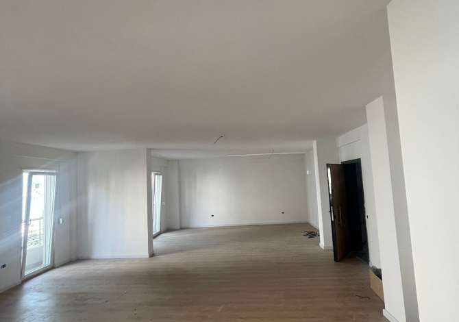 Ambient biznesi me qera 3+1 ne Tirane - 1,500 Euro