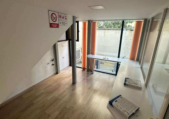 Ambient biznesi open space per qira te Komuna e Parisit