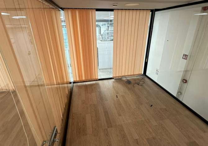 Ambient biznesi open space per qira te Komuna e Parisit