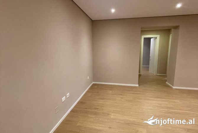 Ambient biznesi me qera 3+1 ne Tirane - 950 Euro