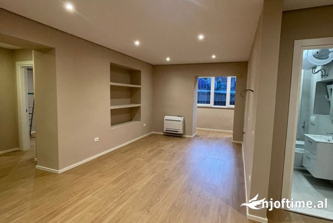 Ambient biznesi me qera 3+1 ne Tirane - 950 Euro