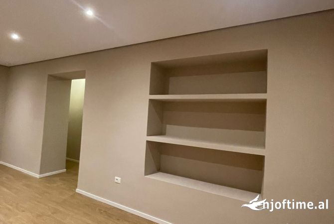 Ambient biznesi me qera 3+1 ne Tirane - 950 Euro