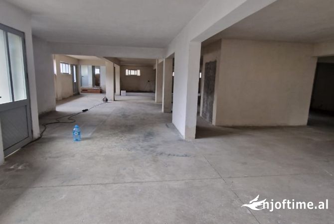 Ambient biznesi me qera 6+1 ne Tirane - 800 Euro