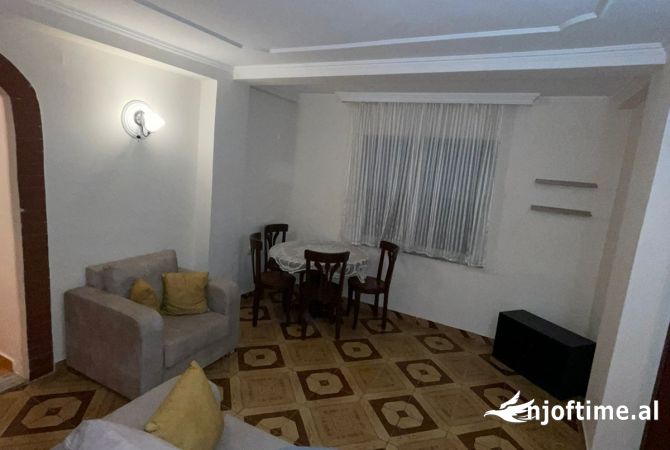 Shtepi me qera Apartament ne Tirane, 1+1, Mobilimi E mobiluar, Pagesa 500  Euro.