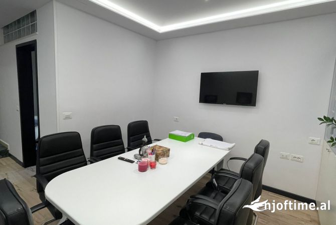 Shtepi ne shitje Apartament ne Tirane, 1+1, Mobilimi Pjeserisht e mobiluar, Pagesa 124,999  Euro.