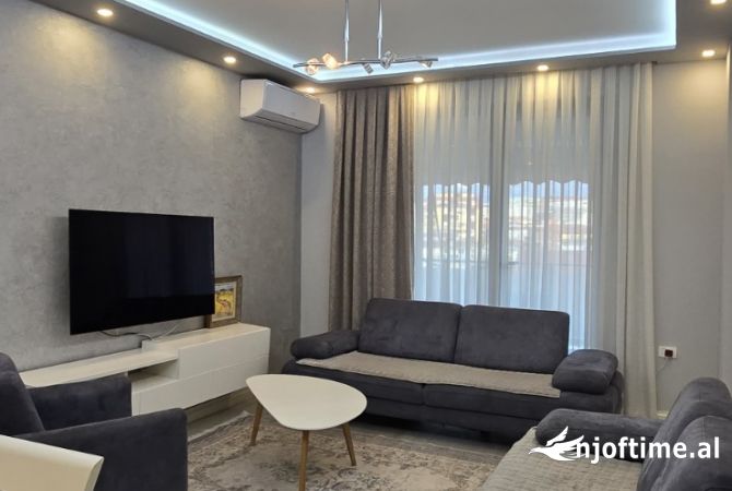 Shtepi ne shitje Apartament ne Tirane, 2+1, Mobilimi E mobiluar, Pagesa 159,999  Euro.