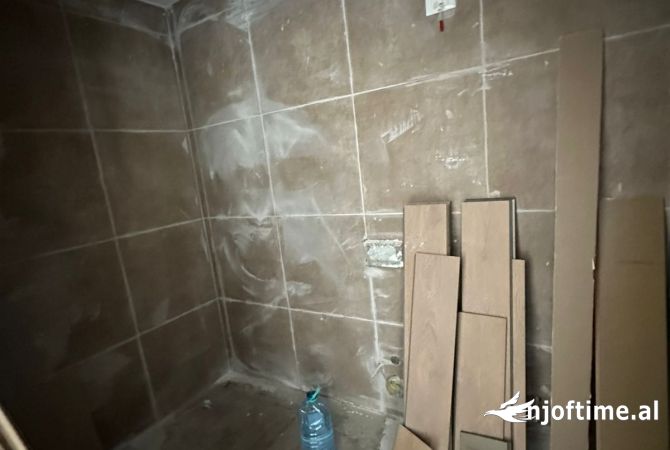 Ambient biznesi me qera 3+1 ne Tirane - 800 Euro