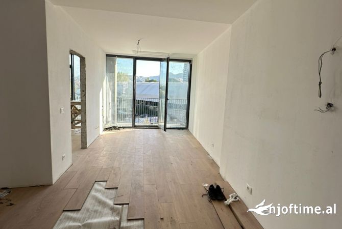 Ambient biznesi me qera 3+1 ne Tirane - 800 Euro