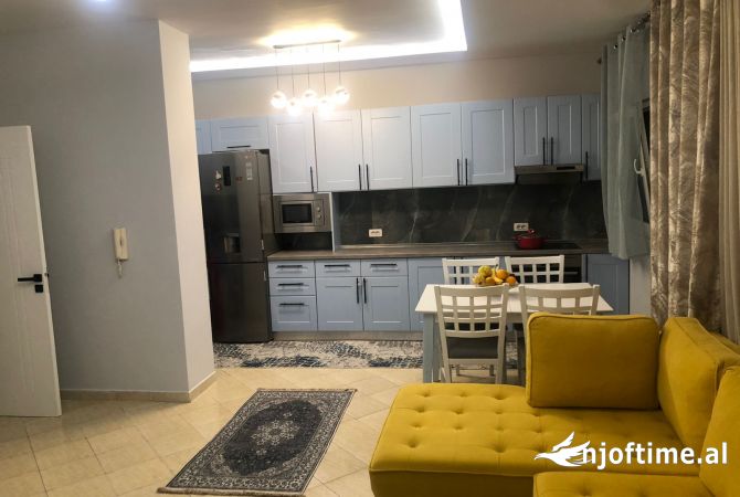 Shtepi me qera Apartament ne Tirane, 2+1, Mobilimi E mobiluar, Pagesa 65,000  Leke.