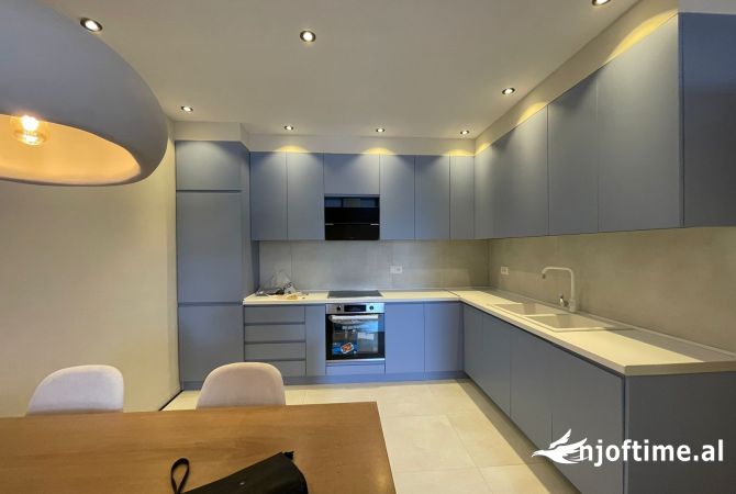 Shtepi me qera Apartament ne Tirane, 1+1, Mobilimi E mobiluar, Pagesa 499  Euro.