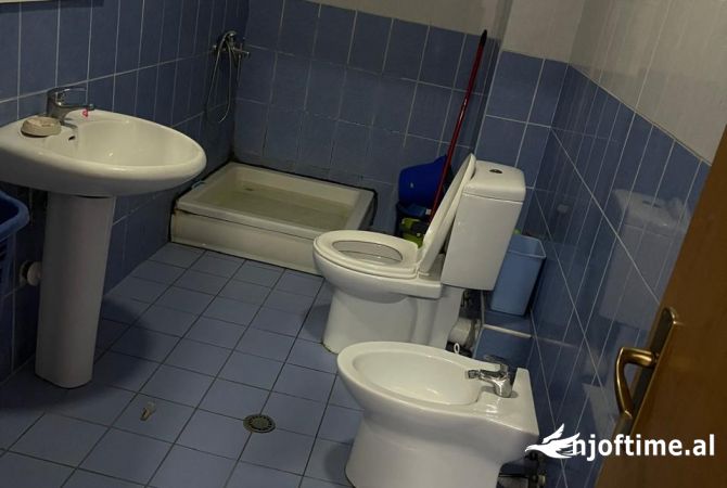 Shtepi ne shitje Apartament ne Tirane, 2+1, Mobilimi E mobiluar, Pagesa 116,999  Euro.