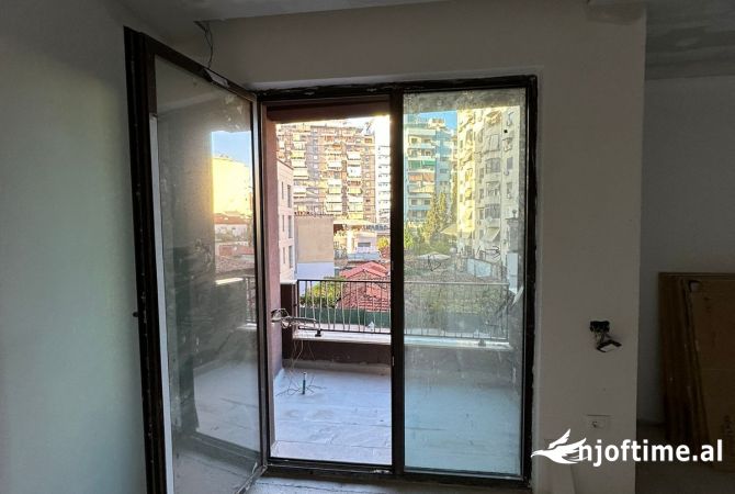 Ambient zyre me qira tek Myslym Shyri