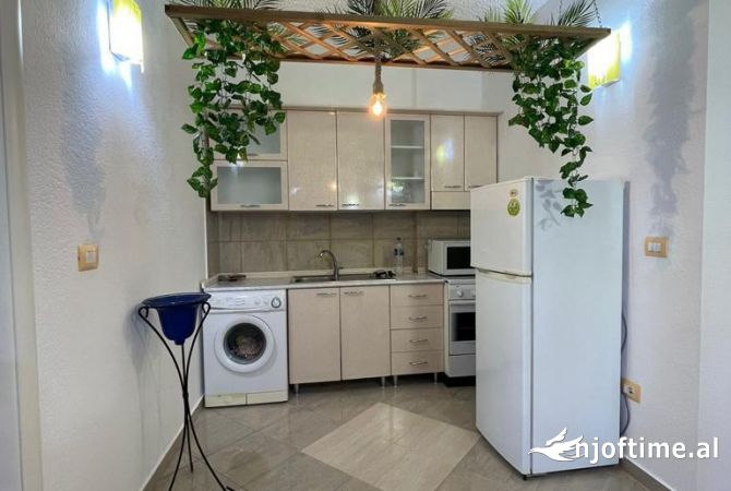 Shtepi me qera Apartament ne Tirane, 1+1, Mobilimi E mobiluar, Pagesa 700  Euro.