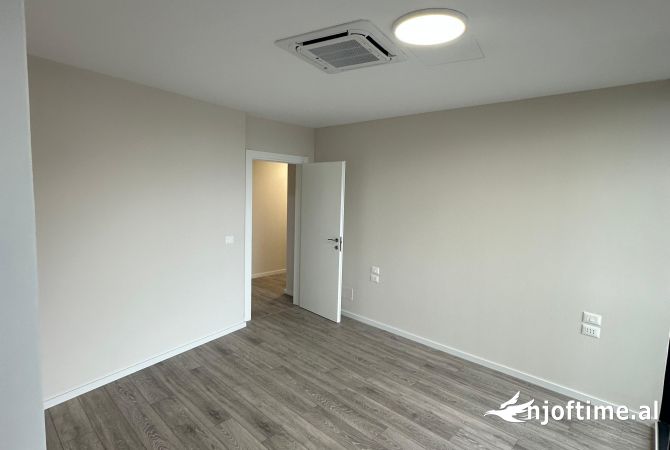 Jepet apartament 2+1 per qira per zyra te LAKE VIEW