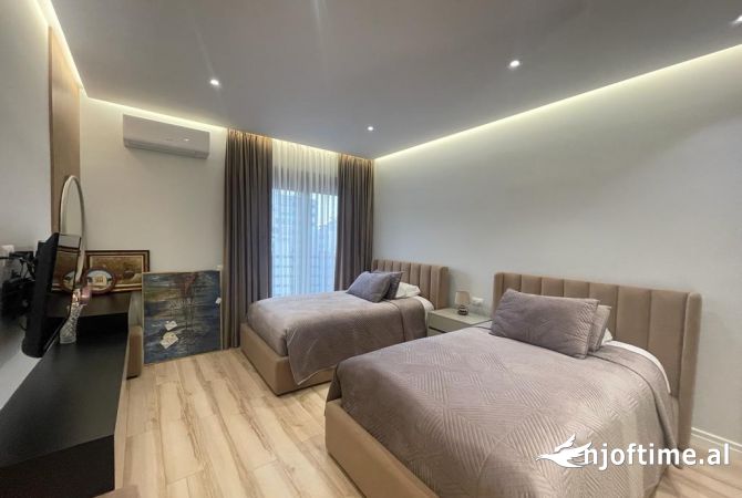 Shtepi me qera Apartament ne Tirane, 3+1, Mobilimi E mobiluar, Pagesa 2,498  Euro.