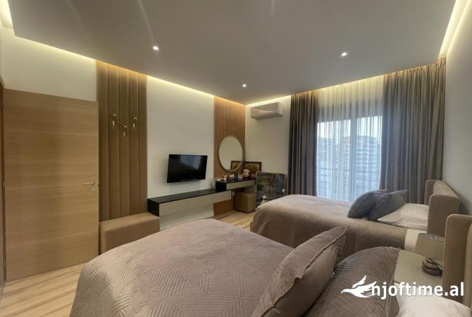 Shtepi me qera Apartament ne Tirane, 3+1, Mobilimi E mobiluar, Pagesa 2,498  Euro.