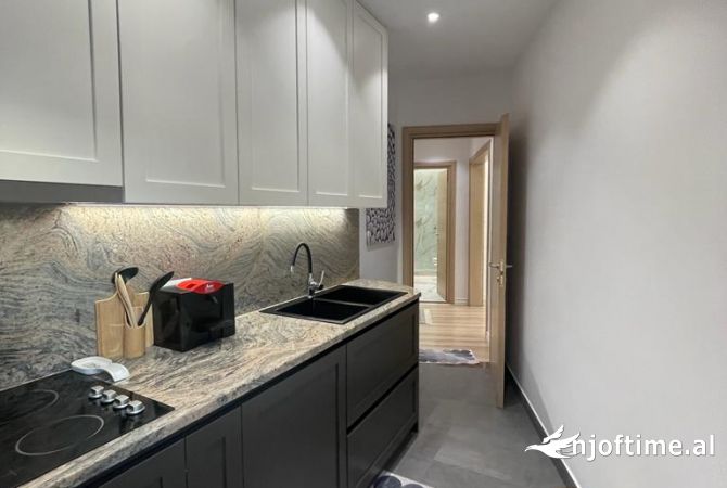 Shtepi me qera Apartament ne Tirane, 3+1, Mobilimi E mobiluar, Pagesa 2,498  Euro.