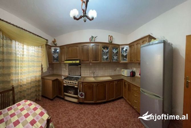 Shtepi me qera Apartament ne Tirane, 2+1, Mobilimi E mobiluar, Pagesa 458  Euro.